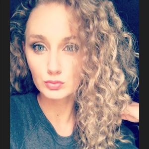 Meet your Posher, Caitlin